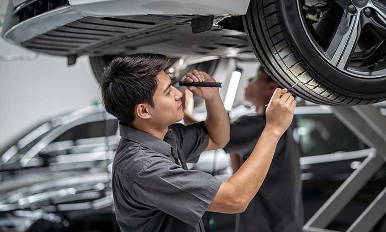 Images Expert Service Mechanic Checking Tire