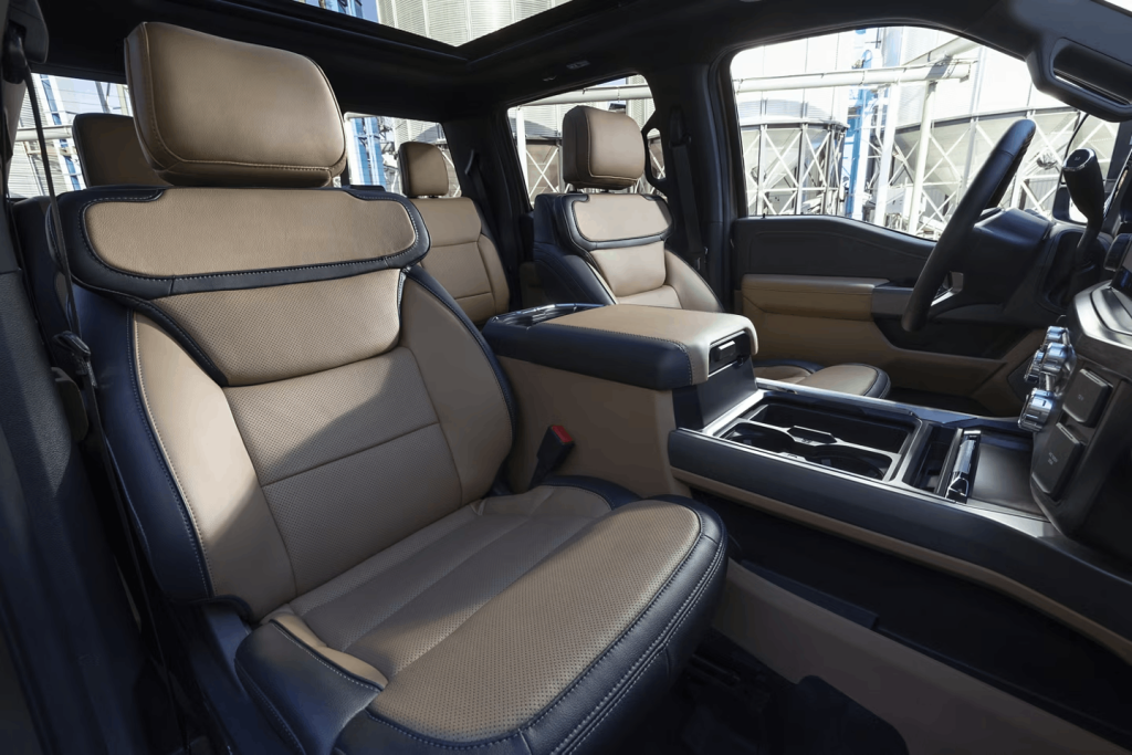 24 Frd Superduty F350 Lariat Interior Mh