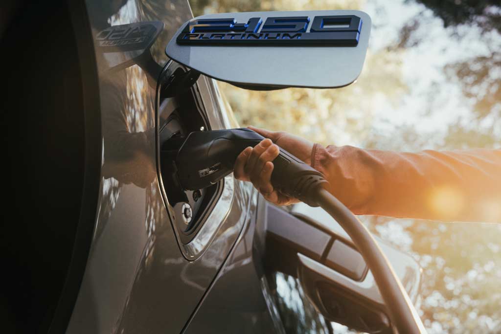 A person charging a F-150 Lightning® Platinum.