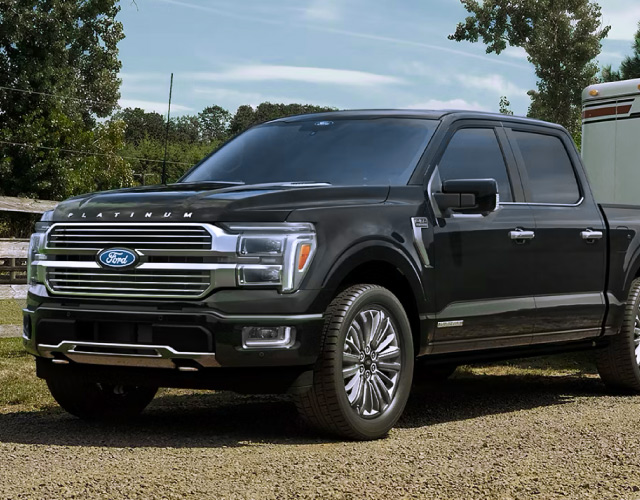 2025 Ford F-150 Parked with Trailer