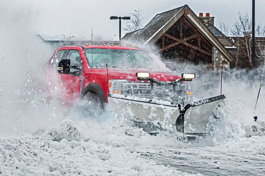 26 Ford F 350 Plowing Snow