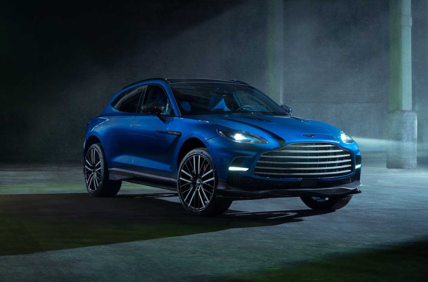 Aston Martin Dbx707 03