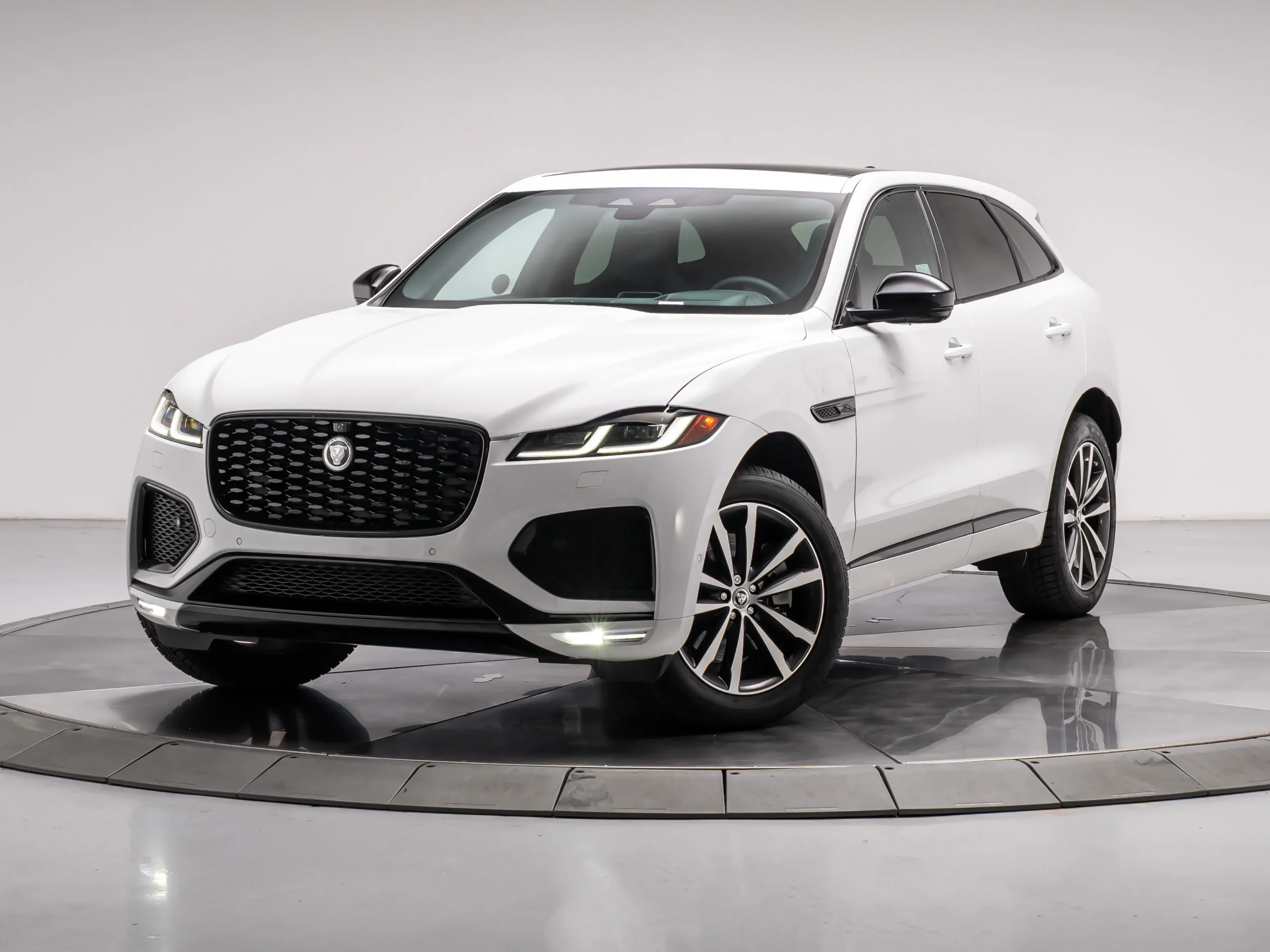 F Pace S