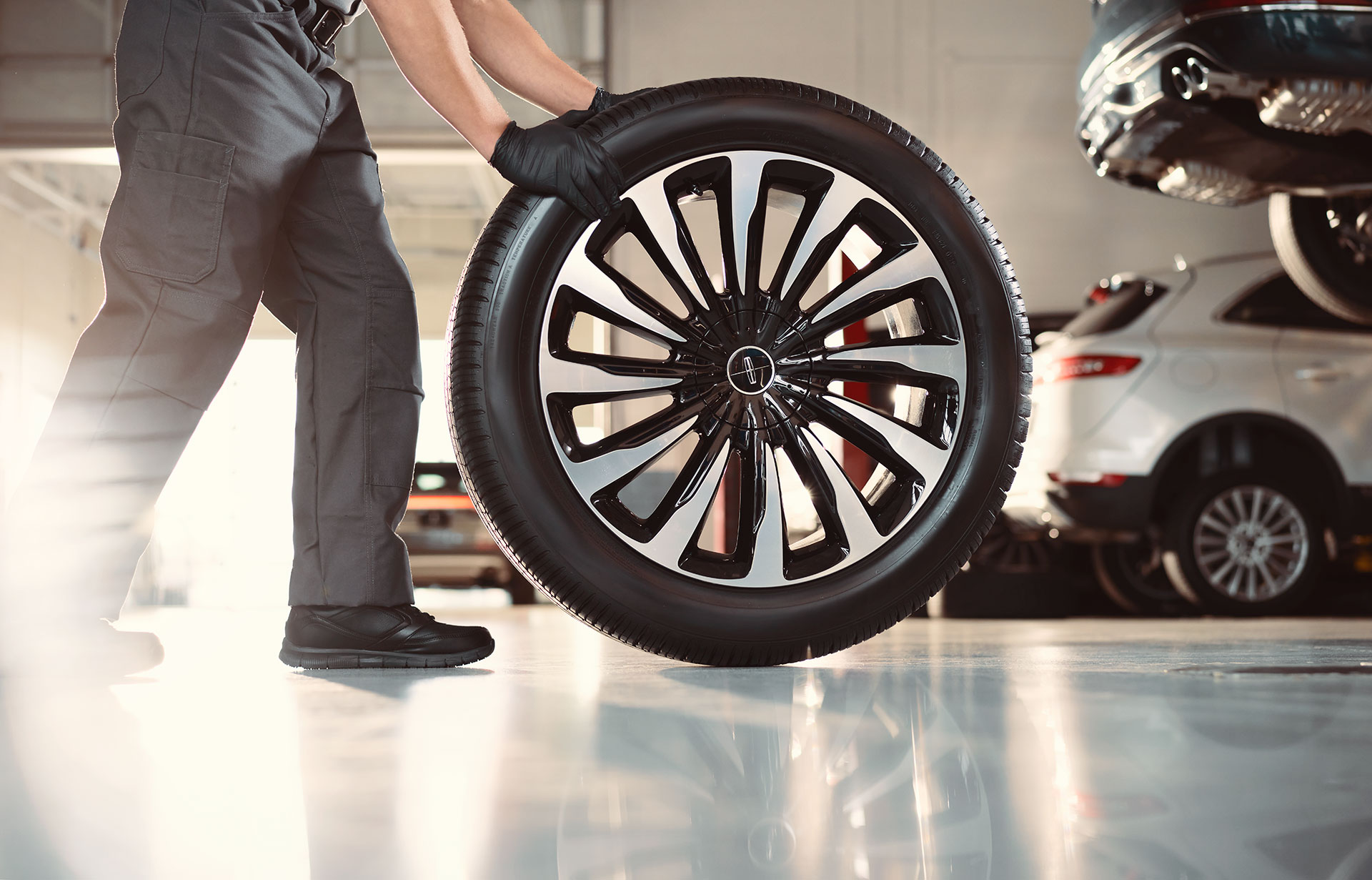 Service Techrollingtire.jpg