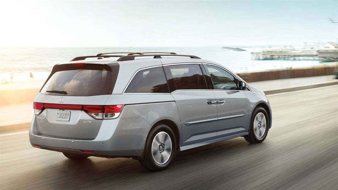 2017 Honda Odyssey back view silver exterior 2017 Honda Odyssey back view silver exterior