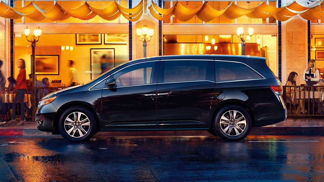 2017 Honda Odyssey side view driver's side 2017 Honda Odyssey side view driver's side
