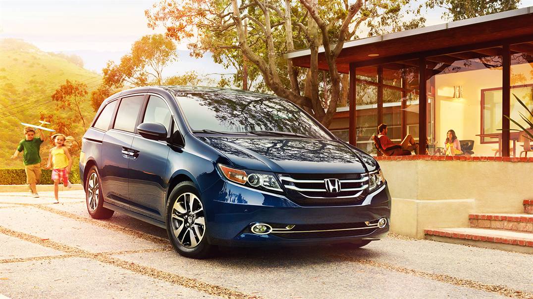 2017 Honda Odyssey front view blue exterior 2017 Honda Odyssey front view blue exterior