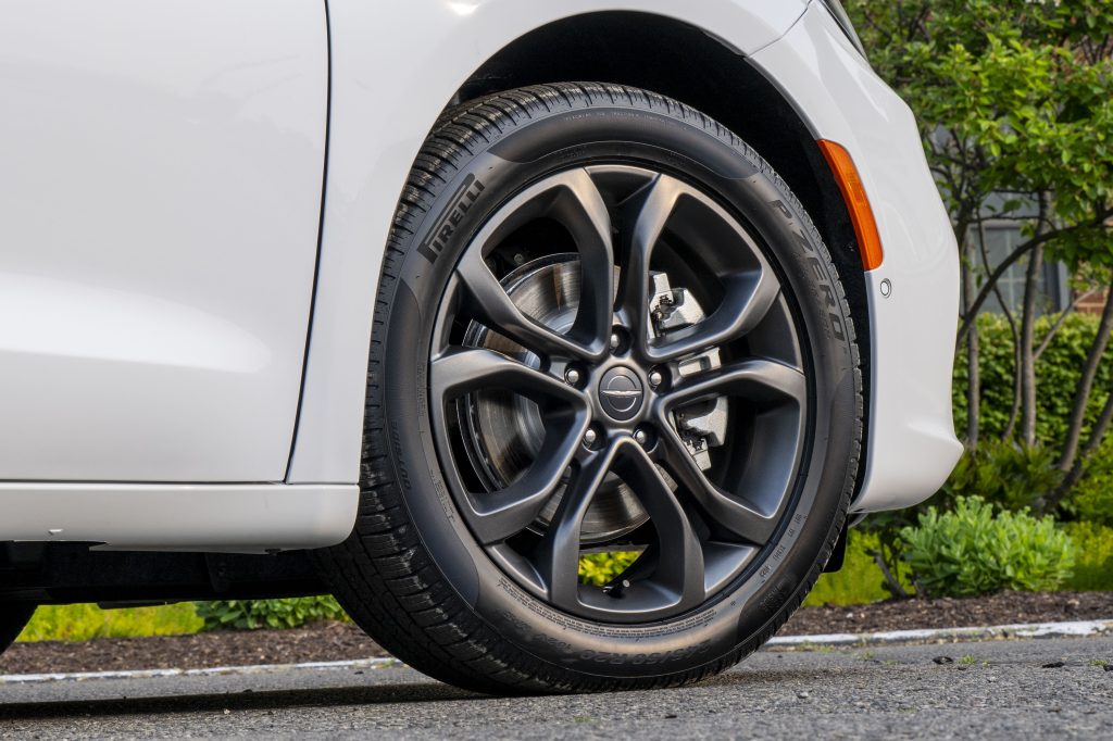 The 2026 Chrysler Pacifica 100th Anniversary Edition Features Sp