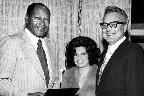 1969 Retaileroftheyear1.jpg