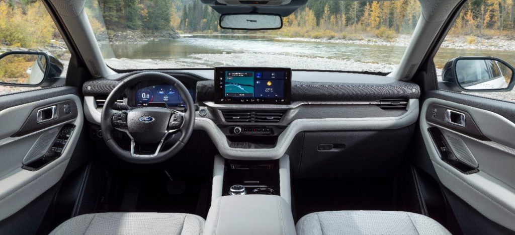 2025 Ford Explorer Platinum 02