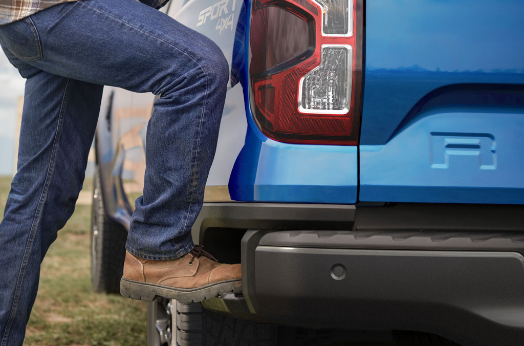 24 Frd Rgr 60704.jpg