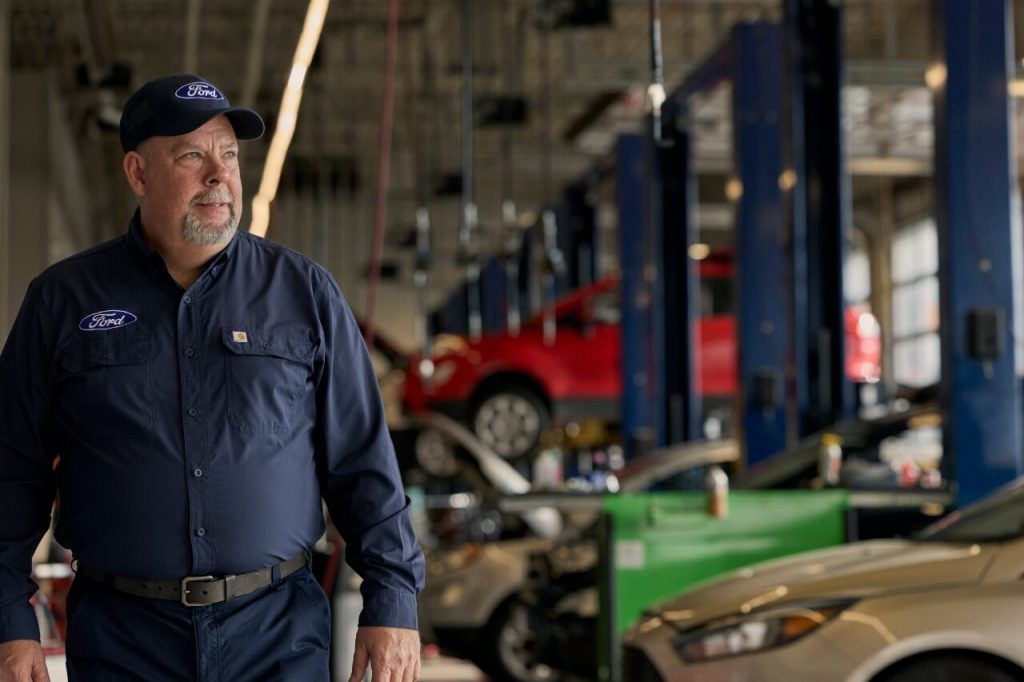 Dealer Technician Uniforms 02 1835