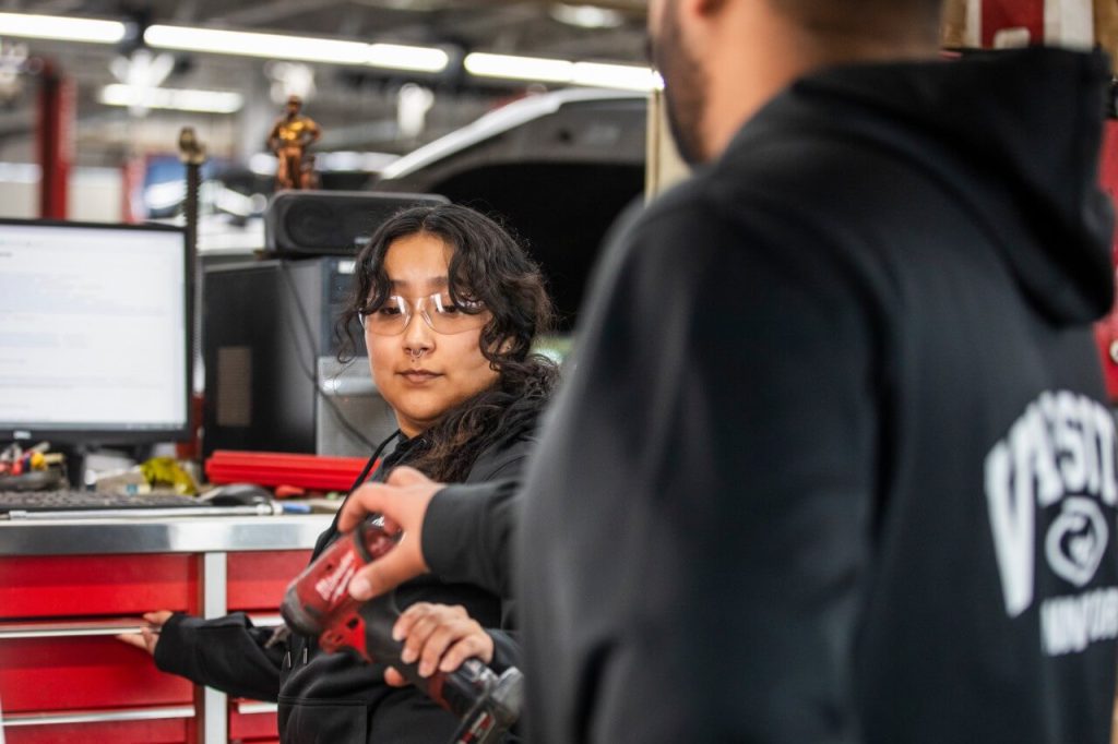 Ford Techforce Auto Tech Program 01 1836