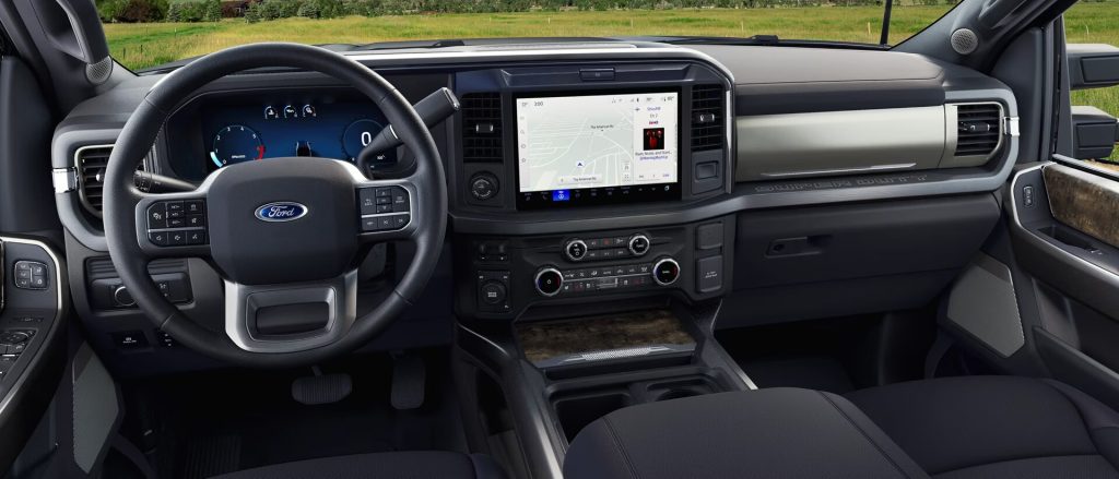 26 Superduty Lariat Int A02 Pk Onyxbl.jpg
