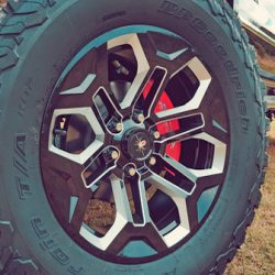 NewBWWheelSmall1 NewBWWheelSmall1