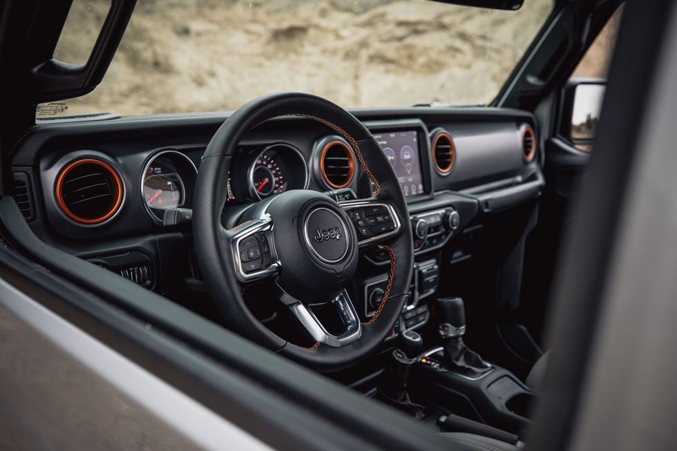 2021-jeep-gladiator-interior